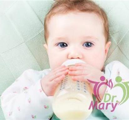 تغذیه با شیر مادر برای نوزادان در مقابل شیر خشک و شیرگاو